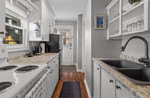 Downtown St. John's Apartment | Harbourview Galley ~ with Patio/Air Conditioning/Steps to Downtown/1 Bedroom