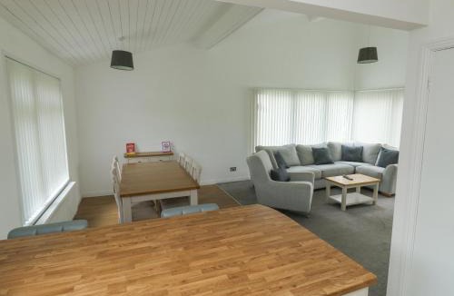 Heligan House | Harcombe House Bungalow 1