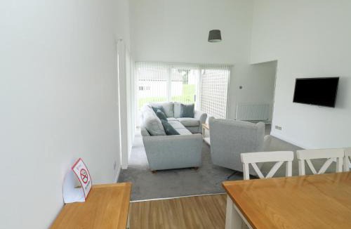 Heligan House | Harcombe House Bungalow 1