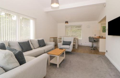 Heligan House | Harcombe House Bungalow 7