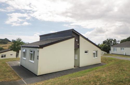 Heligan House | Harcombe House Bungalow 9