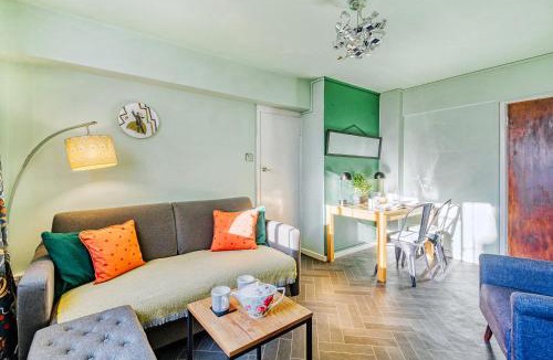 West Putney Apartment | Hardwood Home