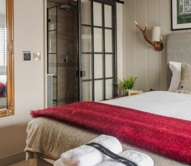 Newbury Hotel | Hare and Hounds - Newbury