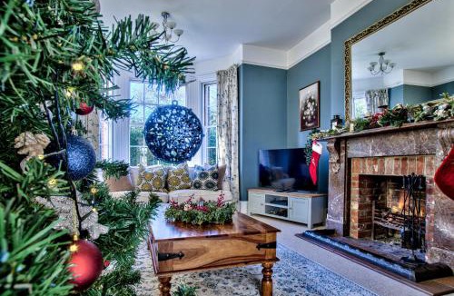 Ipswich House | Harkstead Hall By Group Retreats