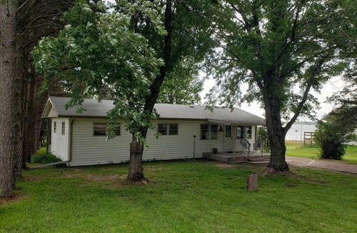 Republican City Cabin | Harlan County Lake - Lakeside Cabin