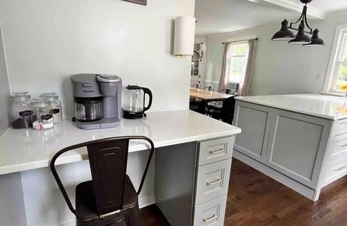 Norwichtown House | Harland Haven - 4BR Home w/Pooln