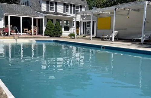 Norwichtown House | Harland Haven - 4BR Home w/Pooln