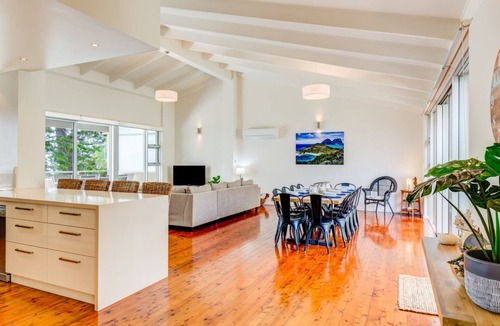 Vincentia House | Harlequin Beach House, Vincentia