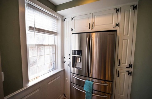 Plymouth Cultural District House | Harlow Bishop House, Best Location in town, hot tub, deck, brook