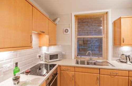 Harrogate Apartment | Harlow View, Harrogate - 2 bedroom apt. Dog Friendly. Free Parking.