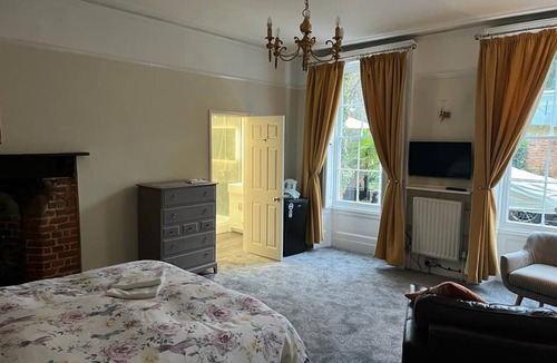 Heathrow Villages House | Harmondsworth Hall Guest House Heathrow