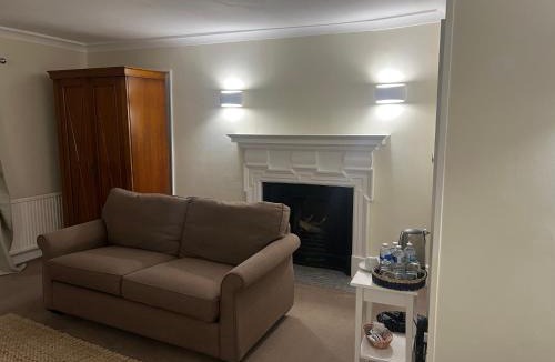 Heathrow Villages Bed & Breakfast | Harmondsworth Hall