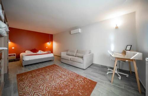 Farges les Chalon Apartment | Harmonie Apartments - Pool & Free Parking, 5 min A6 & Chalon sur Saone