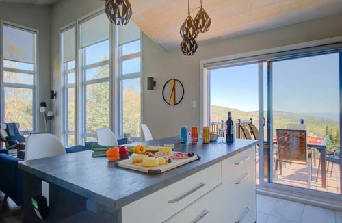 Saint-Joseph-de-la-Rive Ski Chalet | Harmonie Private Spa & St-Lawrence View