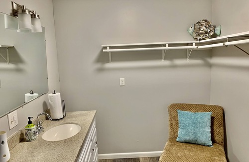 Columbus House | Harmonious and inviting home- 3 bed, 2 bath ranch