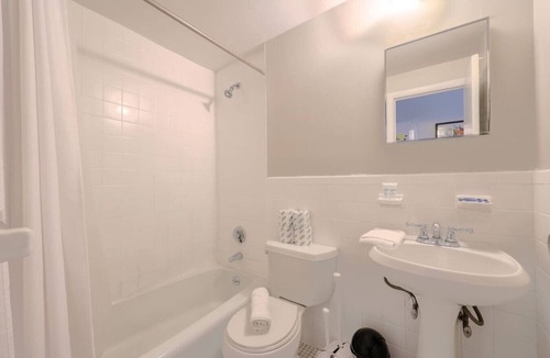 Prudential - St. Botolph Apartment | Harmonious South End Studio
