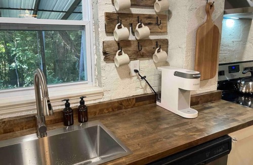 Knoxville House | Harmony Basement · Lovely Space for a Getaway- 10 minutes to DT Knox