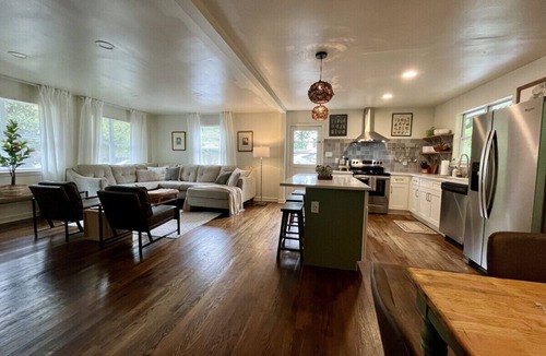 Knoxville House | Harmony · Charming Home- 7 min to downtown