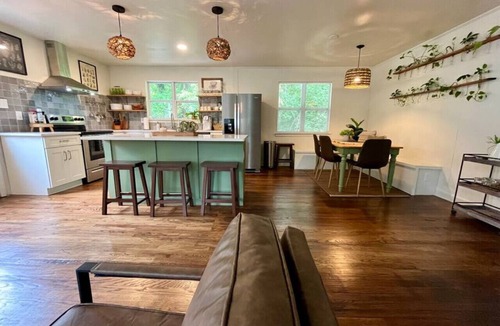 Knoxville House | Harmony · Charming Home- 7 min to downtown