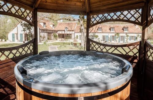 Montereau House | Harmony Homes Montereau - Pool Jacuzzi & Tennis