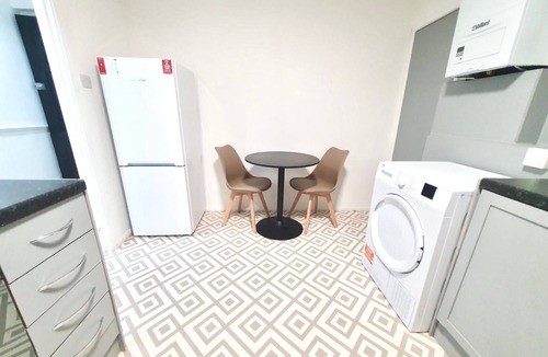 Penge Apartment | Harmony House – Easy Access to Central London 2 Bedrooms & Spacious Living Room