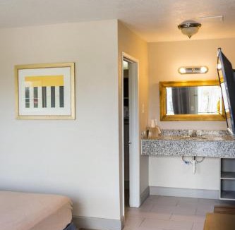 Beaumont Hotel | Harmony Inn and Suites