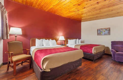 Valentine Hotel | Harmony Inn & Suites