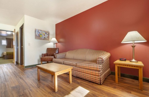 Valentine Hotel | Harmony Inn & Suites