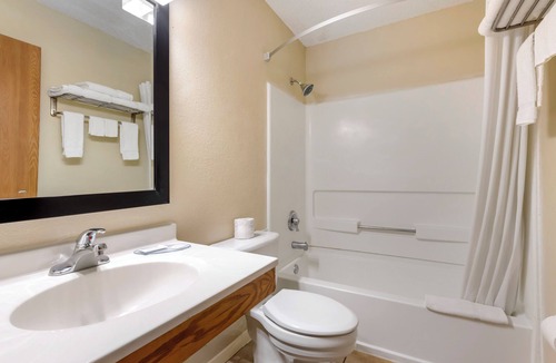 New Ulm Hotel | Harmony Inn