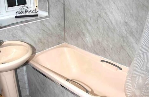 West Bromwich House | Harmony's Home 3 bed in West Bromwich