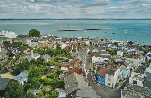 Cowes House | Harold House