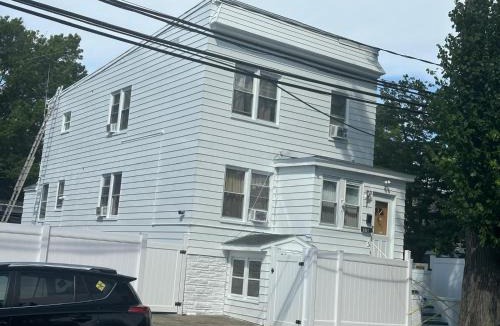 Irvington House | HARPER AVE King Bed with Private Bathroom, FREE PARKING