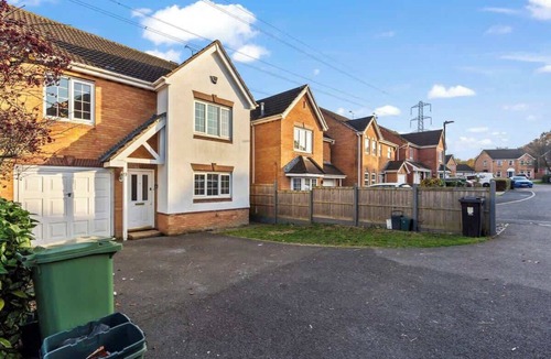 Staple Hill House | Harper House -5 Bed Contractor Stay Parking WIFI