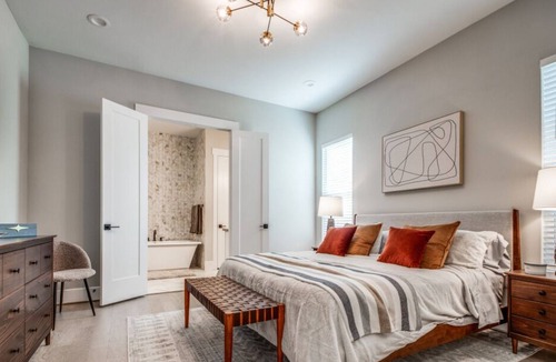 Spring House | HARPER WOODS MINUTES FROM CITY PLACE 4BD 4BA NEW DESIGNER HOME!