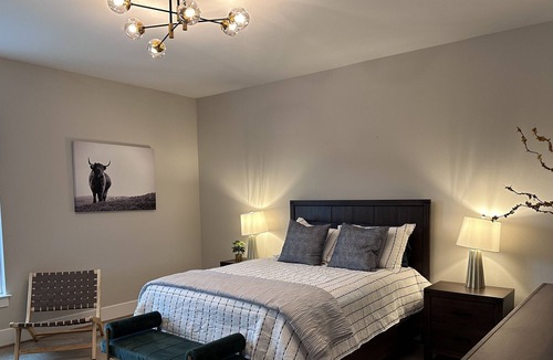 Spring House | HARPER WOODS MINUTES FROM CITY PLACE 4BD 4BA NEW DESIGNER HOME!