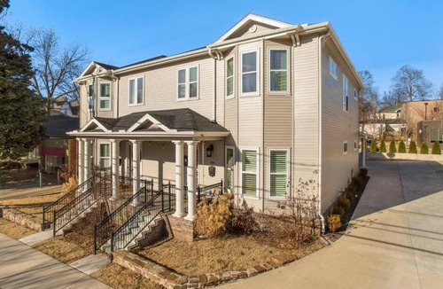 Fayetteville House | Harribo Townhome - Walk EVERYWHERE - Downtown Fay