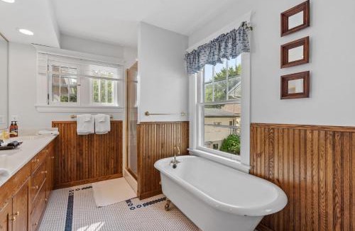 Linden Hills Villa | Harriet House