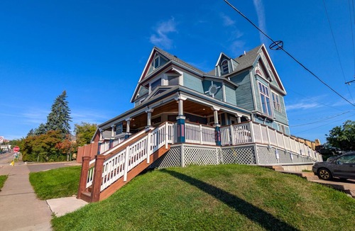 East Hillside Apartment | Harris House 2 | On Hospital Campus