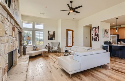 Lakecliff On Lake Travis Cottage | Harris House at Lakecliff Country Club. Golf, Lake & Hill Country Getaway!