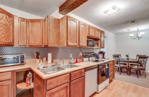Harrisburg House | Harrisburg Home w/Private Yard + Screened Porch!