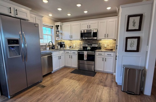 Harrison House | Harrison Hideaway - Peaceful Stay + Private Hot Tub near North Arkansas College