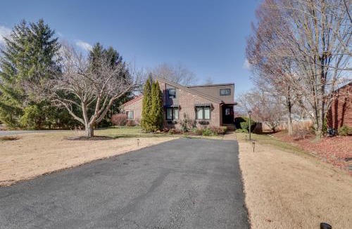 Harrisonburg House | Harrisonburg Home with Deck - 2 Mi to JMU!