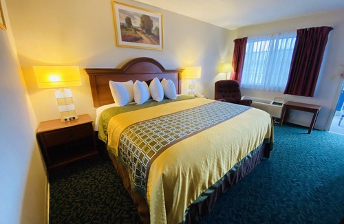 Harrisonville Hotel | Harrisonville Inn & Suites