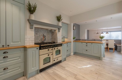 Harrogate House | Harrogate Heights - Sleeps 16, Impeccably curated