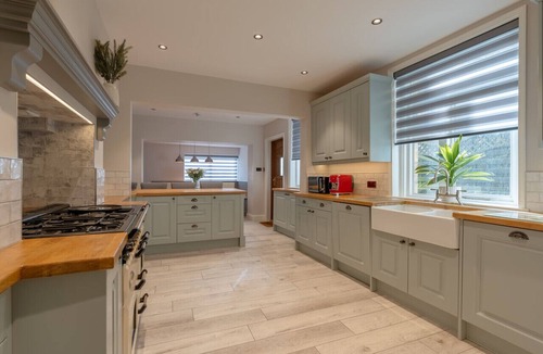 Harrogate House | Harrogate Heights - Sleeps 16, Impeccably curated