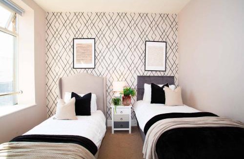 Harrogate City Centre Apartment | Harrogates Most Central Apartments - Sleeps 12