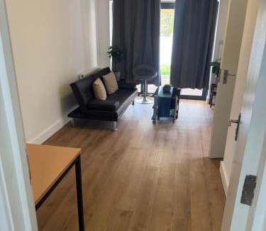 Marlborough Bed & Breakfast | Harrow Bed&breakfast