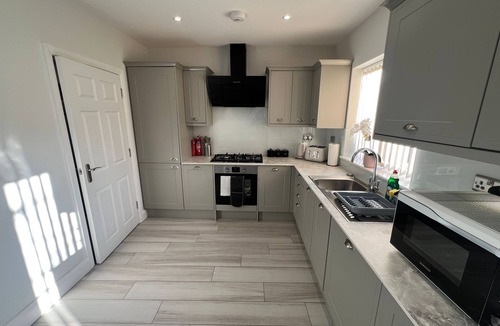 London Borough of Harrow House | Harrow HA2 - Family Home with Garden & Drive - Headstone Gardens - 3 BR