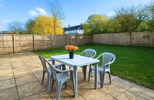 London Borough of Harrow House | Harrow HA2 - Family Home with Garden & Drive - Headstone Gardens - 3 BR