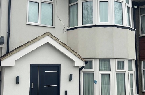 London Borough of Harrow House | Harrow HA2 - Family Home with Garden & Drive - Headstone Gardens - 3 BR